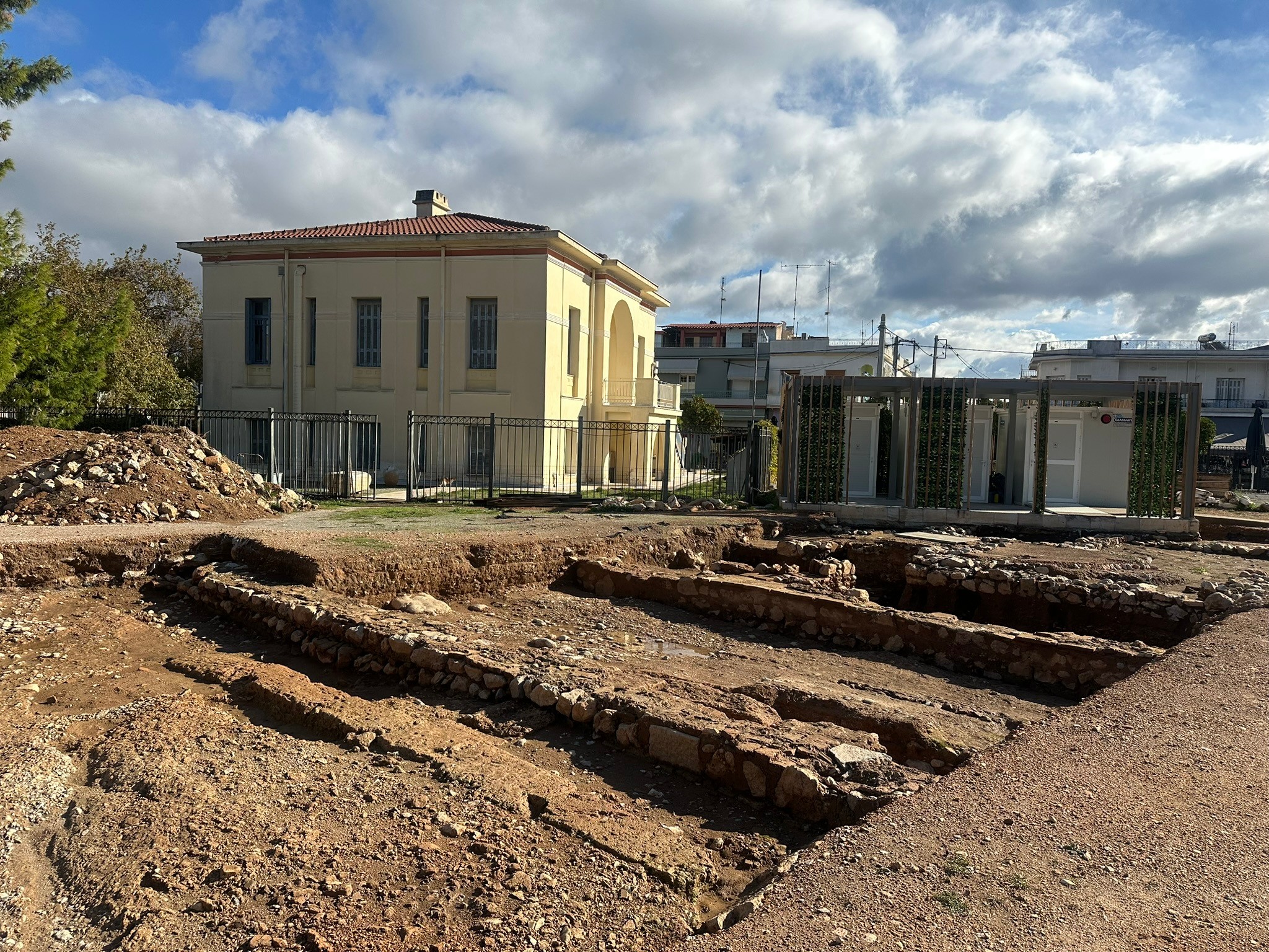 Ελευσίνα — Κτήριο Εισόδου
